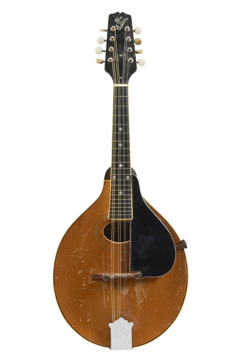 Lot 320 A 1924 Gibson style A2 mandolin, Serial No. 80943 24th June
