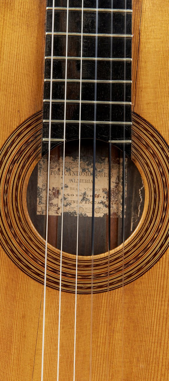 Watch Paul Gregory, the internationally renowned guitarist play the